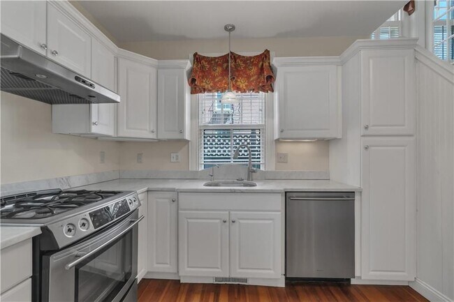 Foto del edificio - 98 Butler Ave