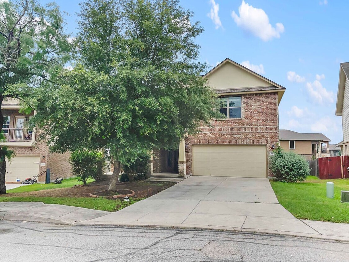 Primary Photo - Elegant 5-Bedroom Home in Converse