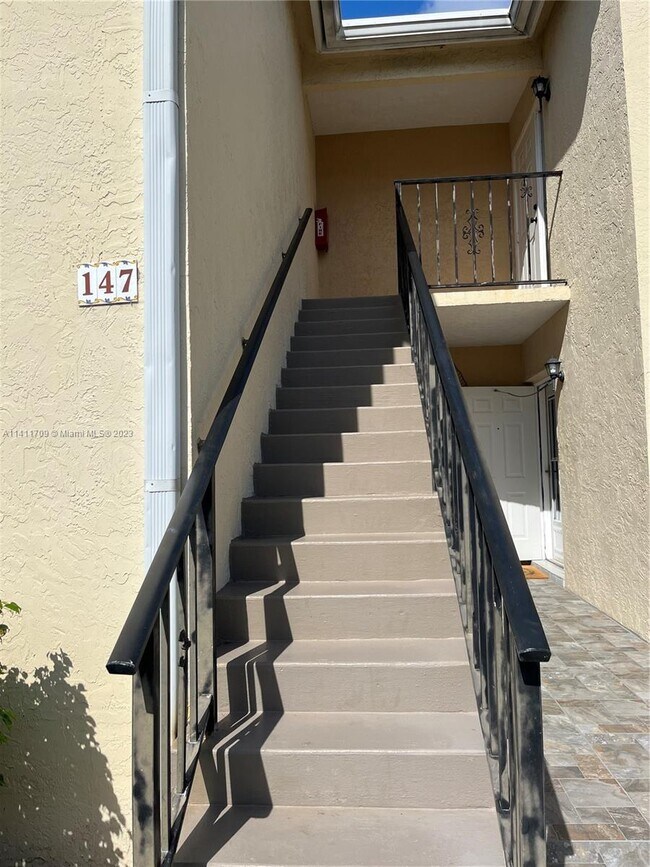 Building Photo - 147 Waterside Dr