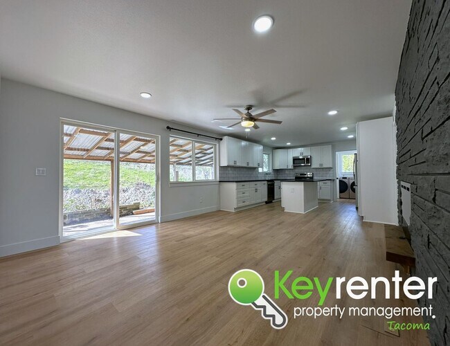 Building Photo - Completely Remodeled 5 Bed 3 Bath Home