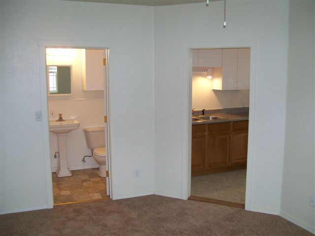 Building Photo - r174a