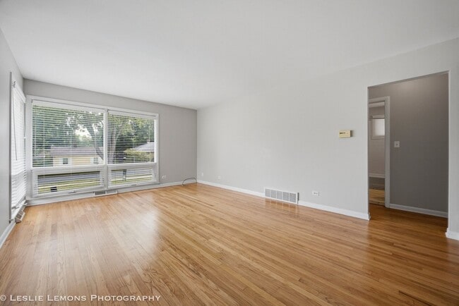 Building Photo - 2 Bedroom Duplex Available
