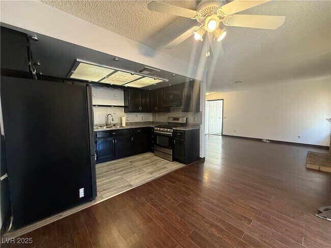 Foto del edificio - 6661 W Tropicana Ave