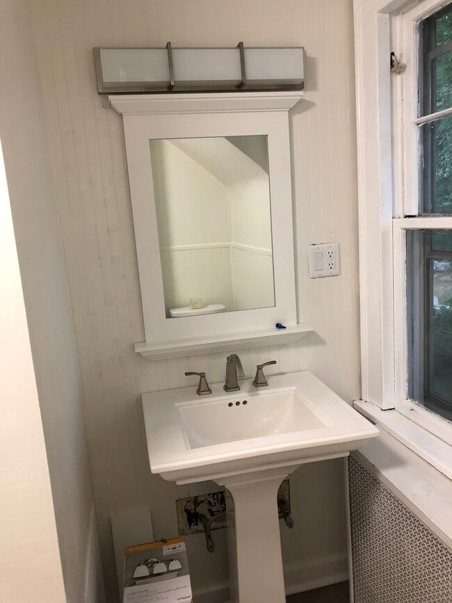 Foto del edificio - 245 E Hamilton Ave