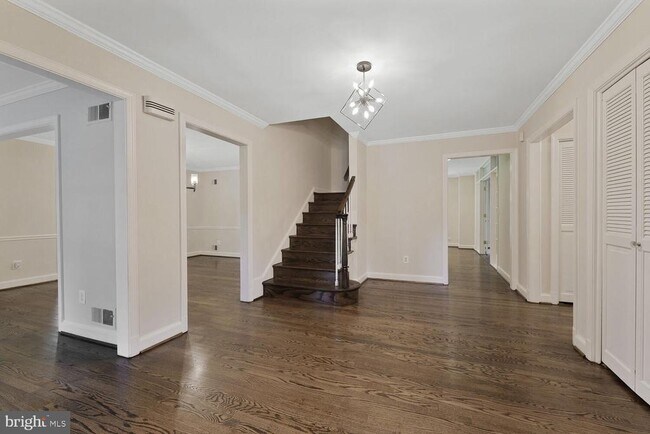 Foto del edificio - 6109 Clearwood Rd