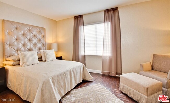 Foto del edificio - 3 br, 3 bath Condo - 6280 W 3rd St Apt 437