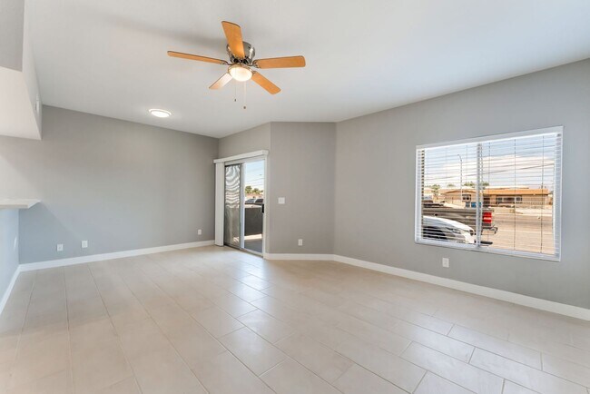 Foto del edificio - 5689 E Lake Mead Blvd