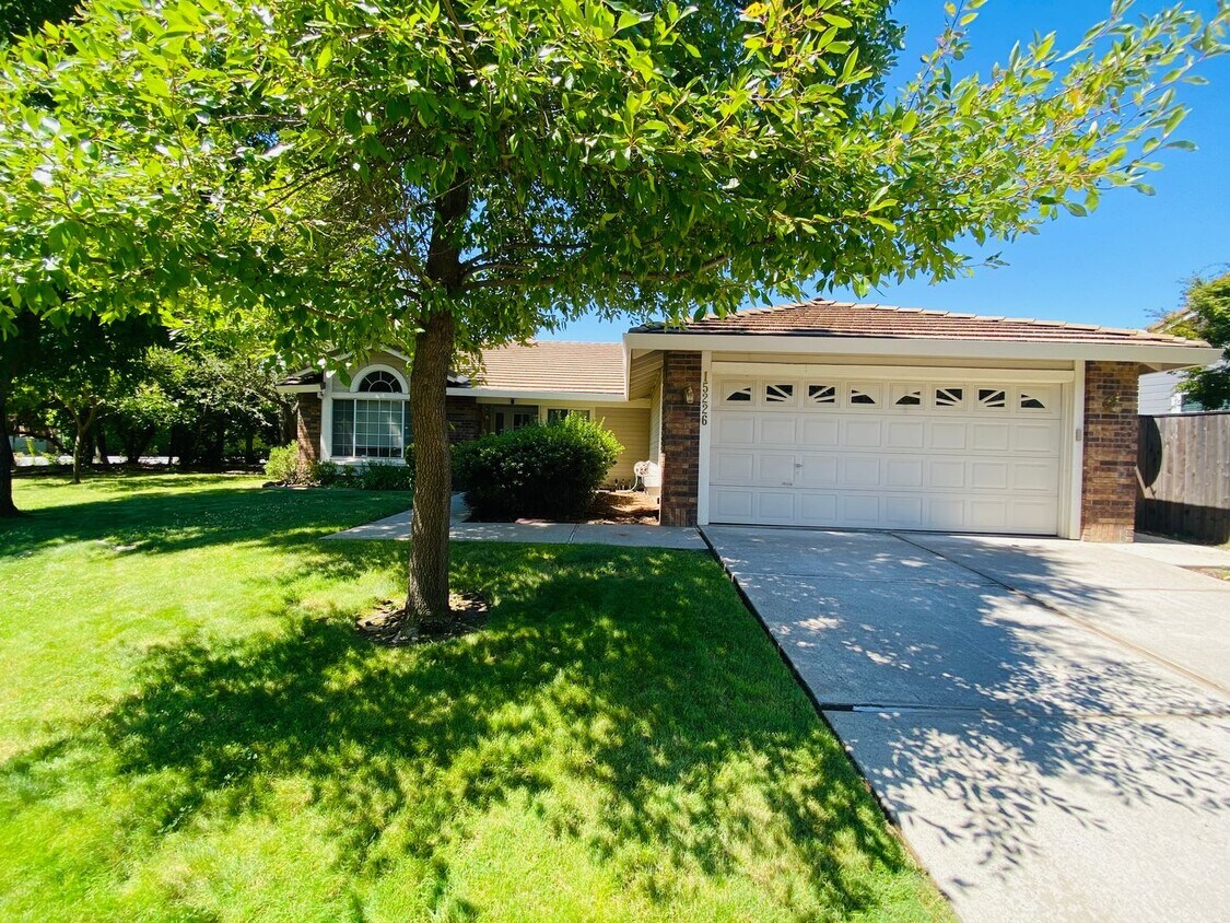 Primary Photo - Charming Single-Story Corner Lot Rental