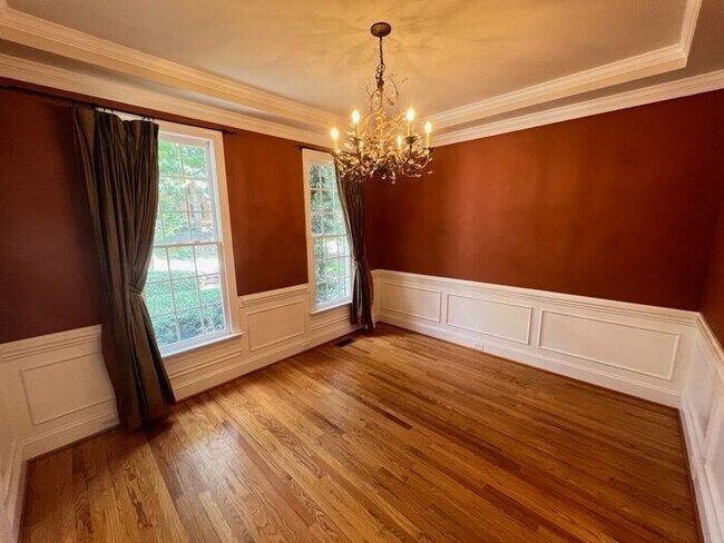 Foto del edificio - Executive 4 Bedroom Home in Established Ca...