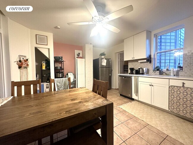 Building Photo - 27-17 41st Ave