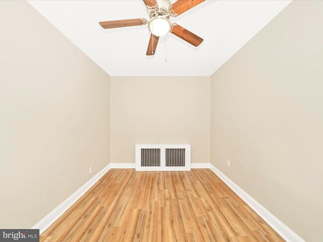 Foto del edificio - 4215 Dix St NE