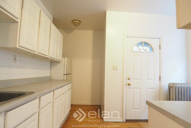 Building Photo - 4045 N Mozart St