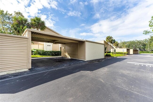 Foto del edificio - 4120 Pinelake Ln