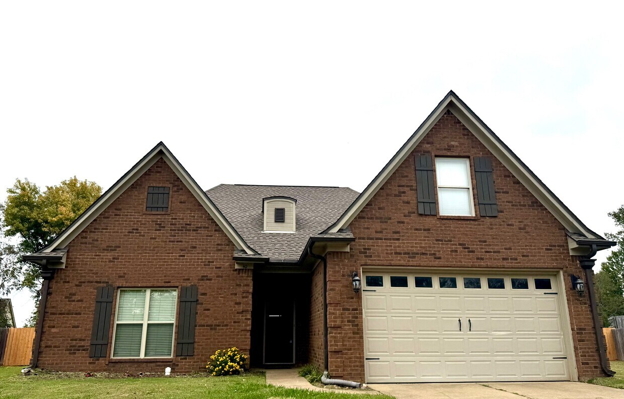Foto principal - 40 Lake Front Dr N