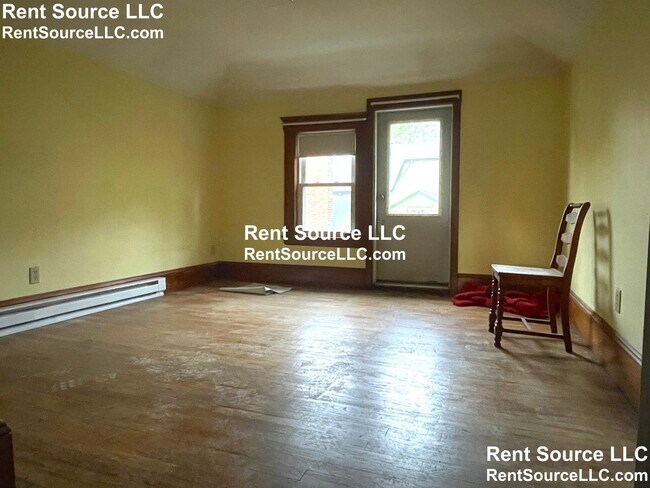 Building Photo - 157 Elm St