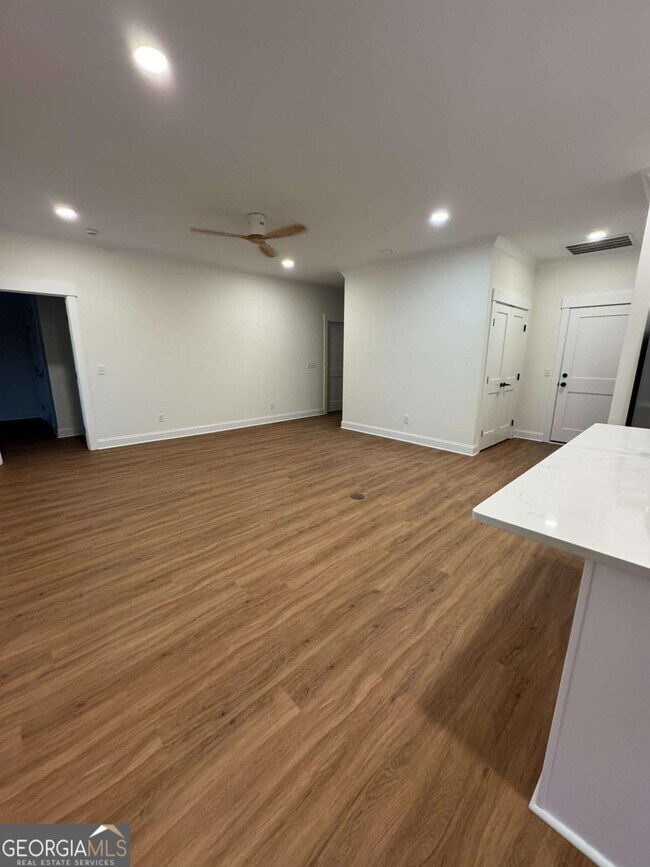 Foto del edificio - 350 Rucker Ln