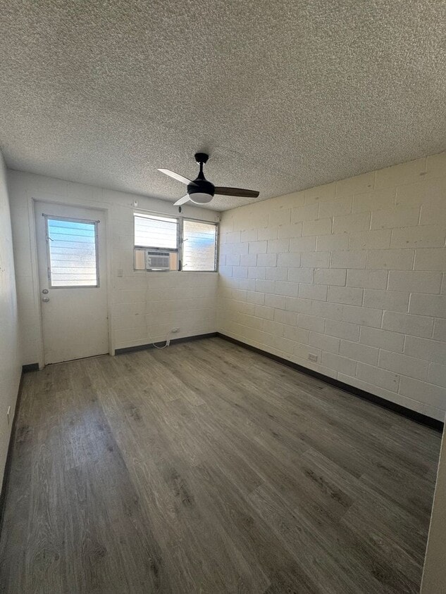 2 Bed 1 Bath with 1 reserved parking in Moiliili - 2 Bed 1 Bath with 1 reserved parking in Moiliili