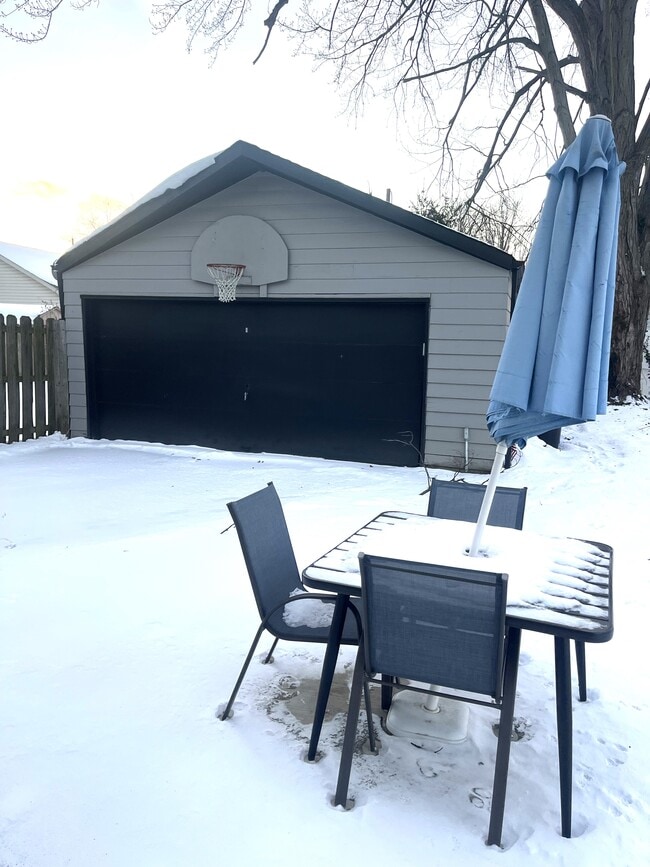 Building Photo - 5070 W 148th St