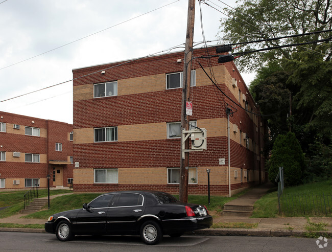 Building Photo - Benton Gardens