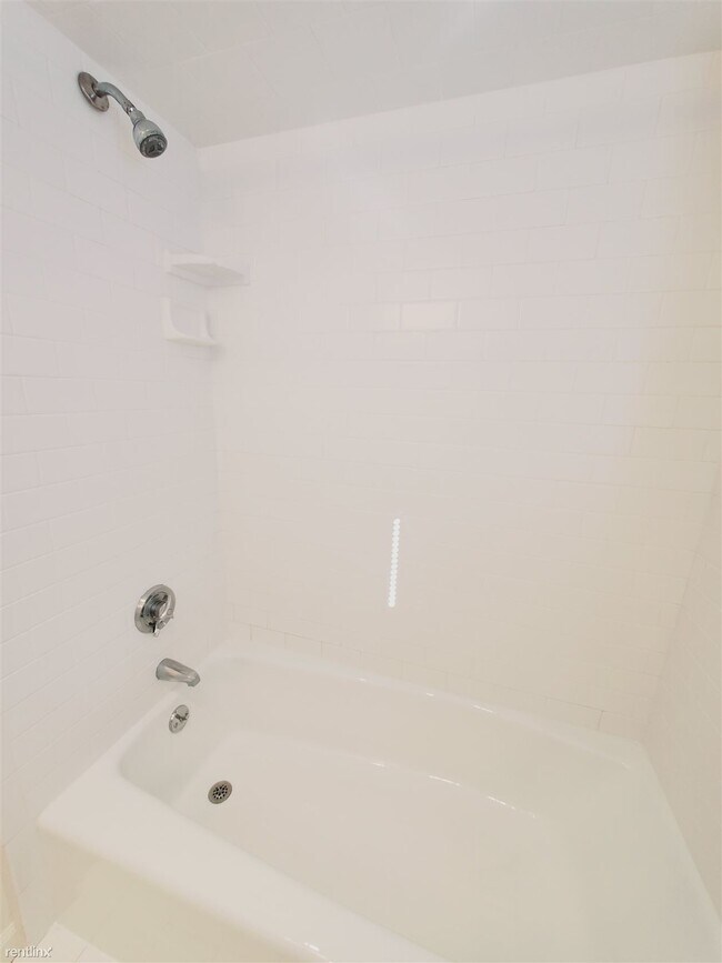 Foto del edificio - 1 br, 1 bath Condo - 100 Center St Unit 1