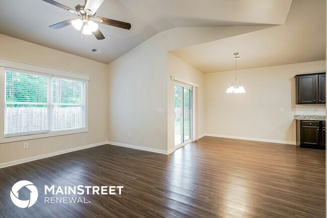 Building Photo - 1080 Park View Dr