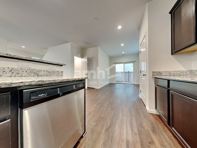 Building Photo - 1701 Butler Court NW