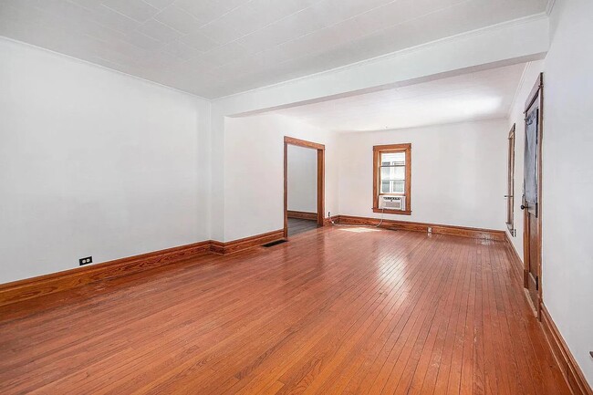 Building Photo - 125 Briggs St