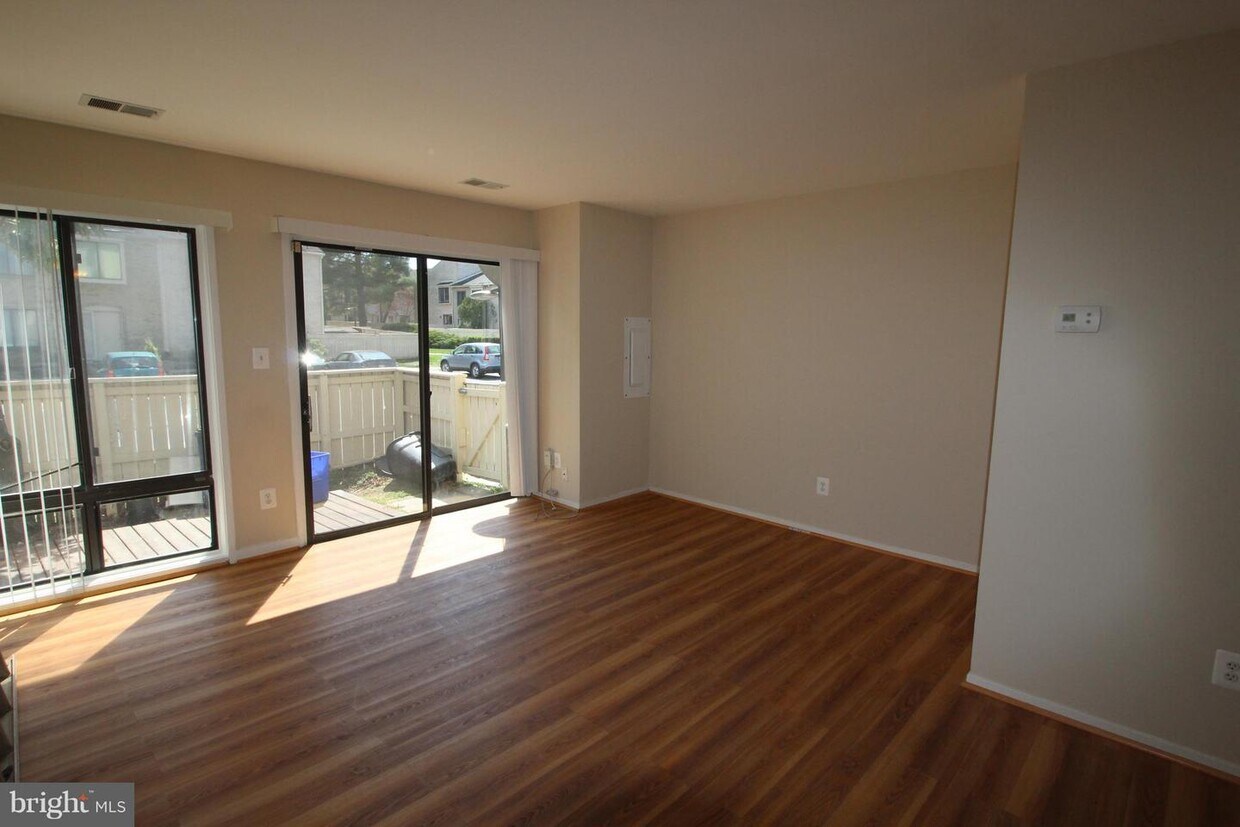 Foto principal - 10043 Ridgeline Dr