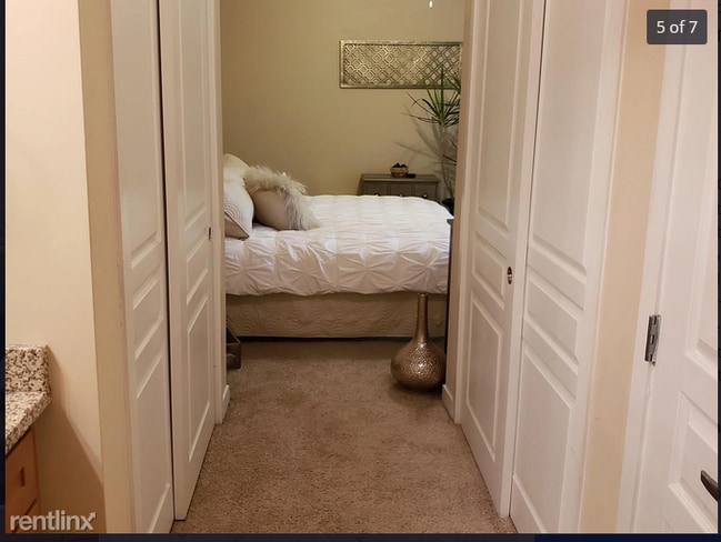 Building Photo - 2 br, 1 bath  - 1517 Kenilworth Ave Unit 108