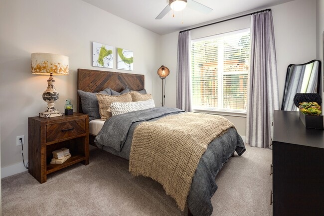 Building Photo - 915 Glenwood Apartments at Grant Park