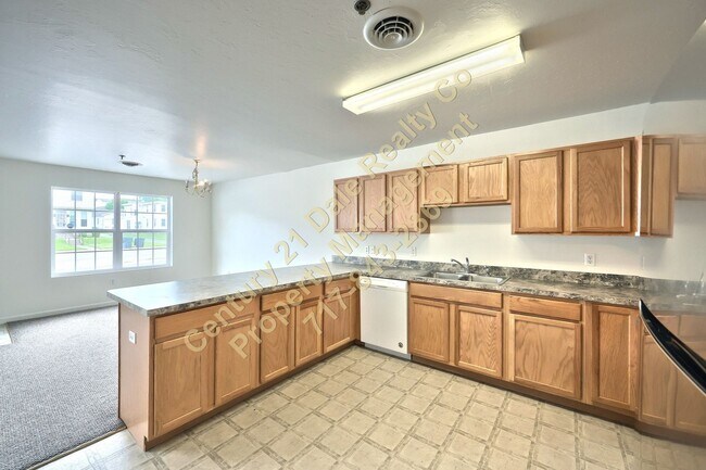 Foto del edificio - Large 2 Bedroom 1 Bath All One Level Apartment in Hellam PA