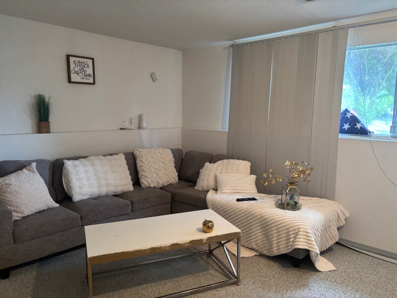 Foto principal - 626 S Beeman St