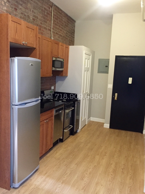 Building Photo - 358 W 51st St