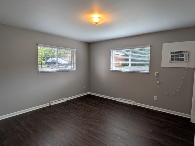 Building Photo - 110 Cromwell Pl