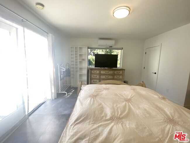 Foto del edificio - 1232 Greenacre Ave