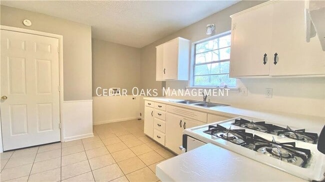 Foto del edificio - 2400 Dogwood Pl