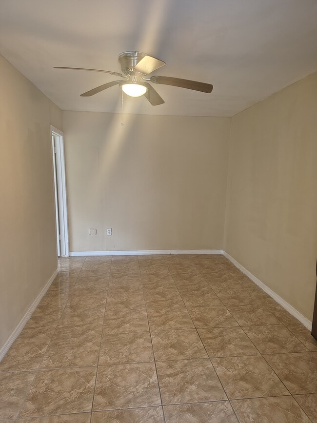 Foto del edificio - 1370 NE 153rd St