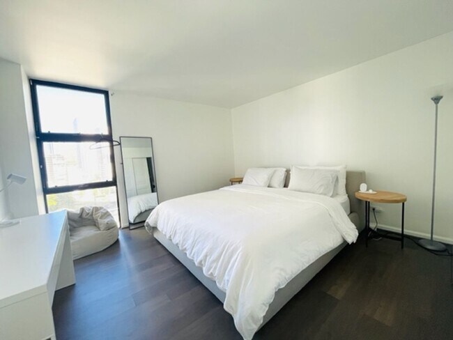 Foto del edificio - FURNISHED 1 Bedroom, 1 Bathroom, 1 Parking...