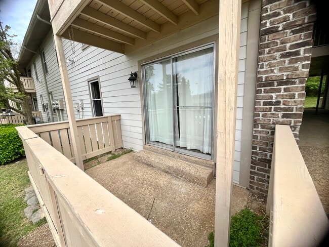 Building Photo - 809 Ashlawn Pl