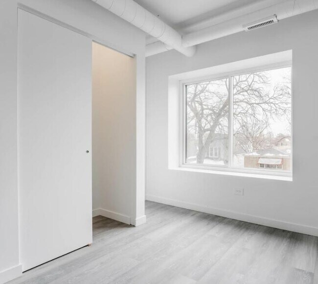 Foto del edificio - 1706 W Glenlake Ave