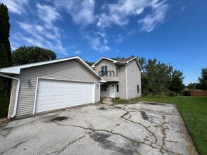 Building Photo - 4860 92nd Ave