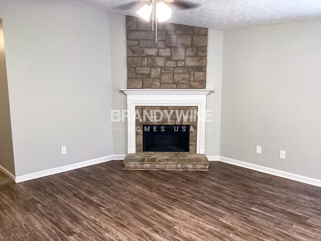 Building Photo - One month FREE RENT!!