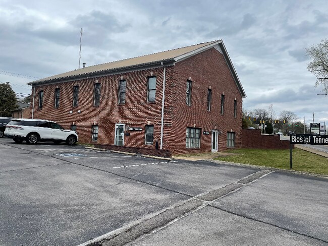 Building Photo - 701 W 7th St