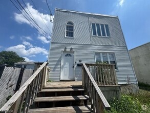 Building Photo - 12 Maple Ave