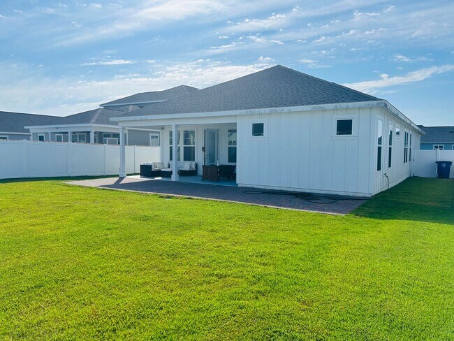 Building Photo - Expansive 3Bed/2Ba in the Coveted Sweet Ba...