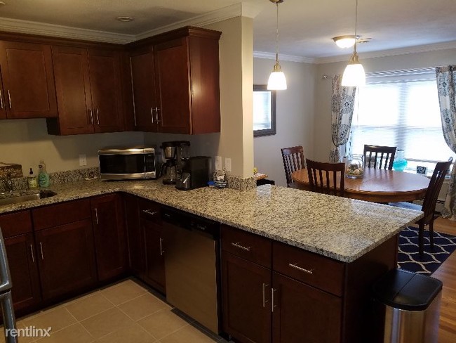 Building Photo - 2 br, 1.5 bath Apartment - 3 Twin Ponds Drive