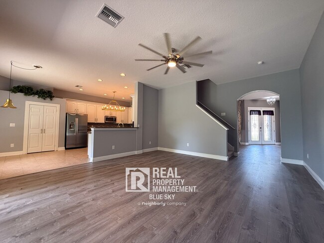 Foto del edificio - Executive Home with Custom Finishes in Gat...