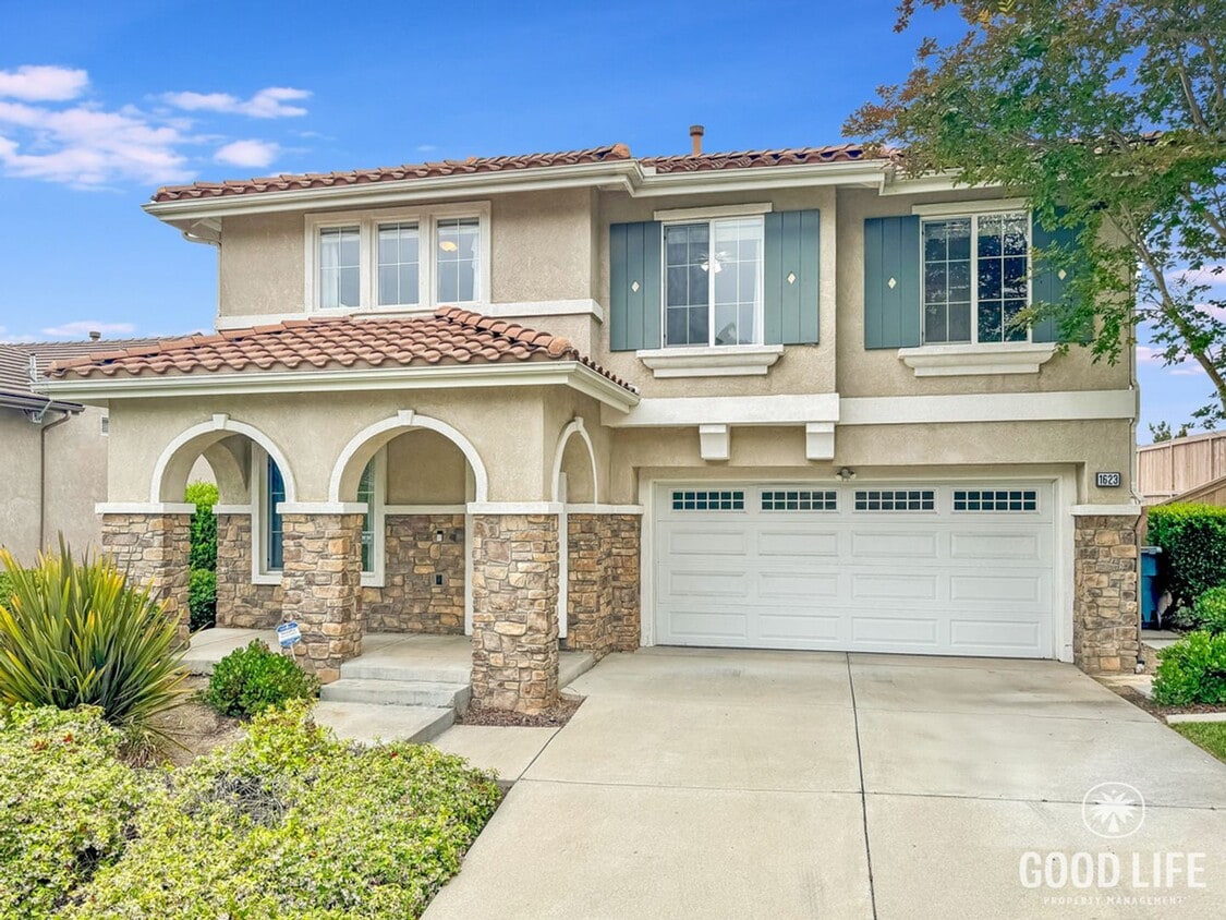 Primary Photo - Great 4B/2.5BA House in Vista!