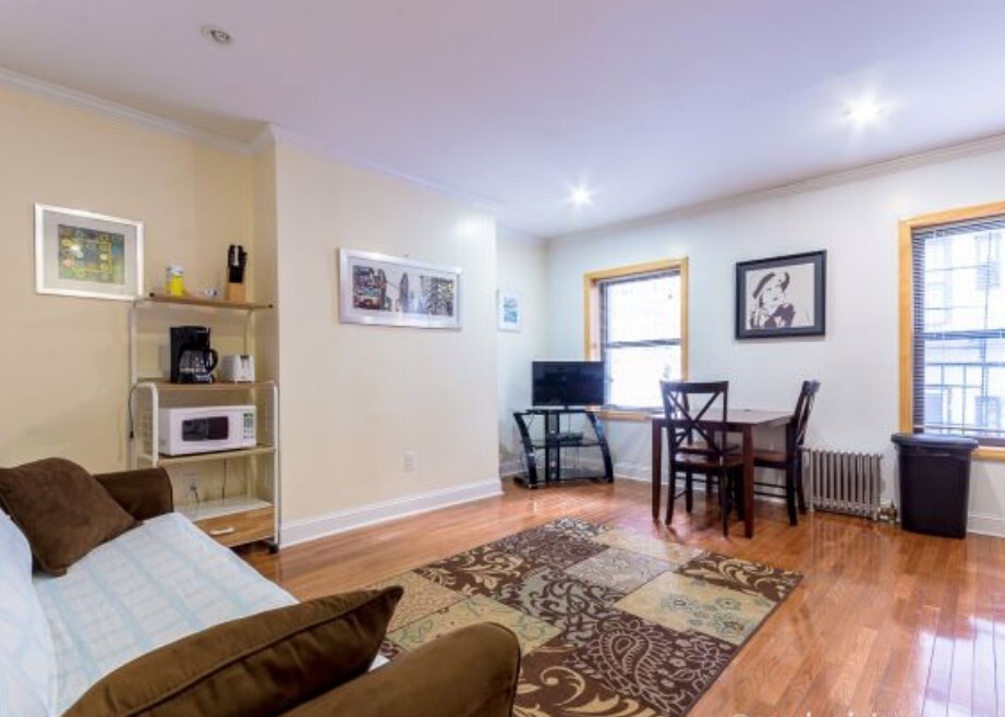 Primary Photo - 302 W 40th St