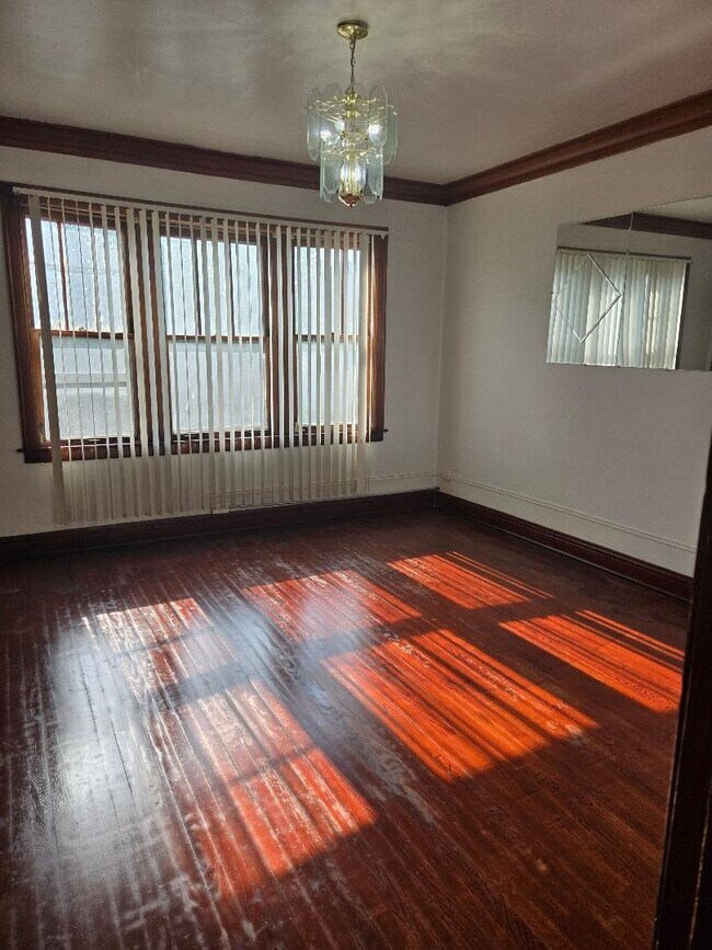 Photo - 8452 S Burnham Ave (Chicago, IL) Apartment